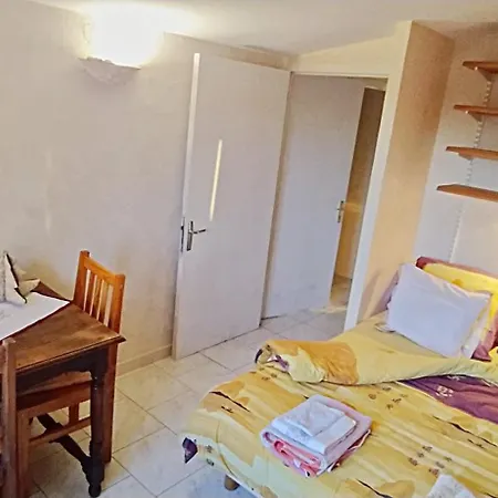 De Saint-ribert 6 Pieces Semesterbostad